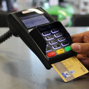 So können Sie mit MasterCard in Online-Spielotheken Geld einzahlen und abheben
